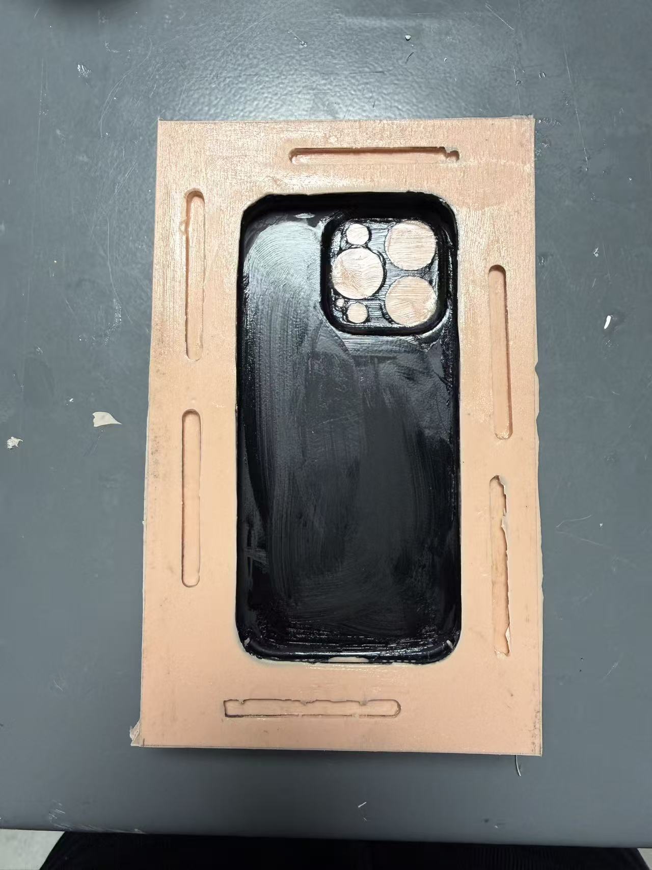 Coating silicone parting surface with vaseline